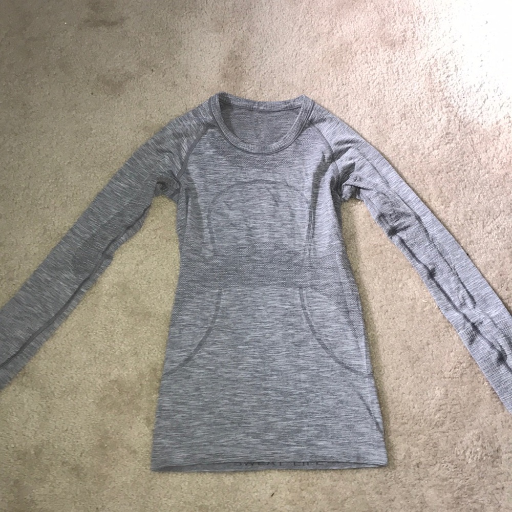 Grey long sleeve lulu shirt